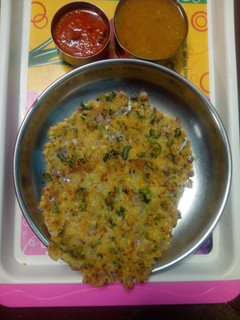 அக்கி ரொட்டி (Akki rotti recipe in tamil) செய்முறை முக்கிய புகைப்படம்