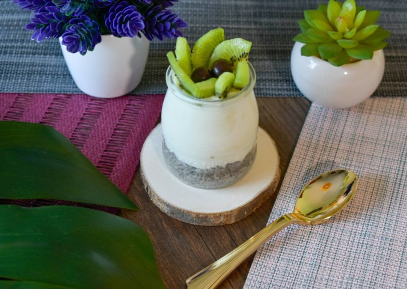 Merienda saludable de yogur de oveja con chía y kiwi 🥝