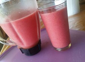 Una foto de Smoothie de fresa y frambuesa