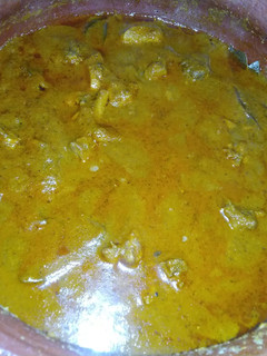 வறுத்து அரைத்த கோழி சல்ன (Fried & Grined Masala chicken Salna recipe in tamil) செய்முறை முக்கிய புகைப்படம்