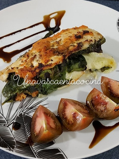 Una foto de Pechuga de pollo rellenas de mozzarella y espinacas