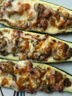 Töltött cukkinicsónak recept fotója