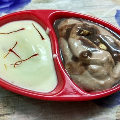 A picture of Kesar and chocolate srikhand.