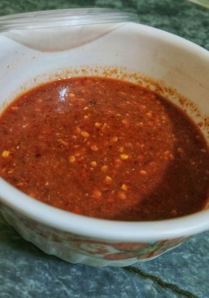 A picture of Lehsan ki Lal chutney.