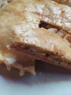 Una foto de Tarta de Jamón y Queso con Masa Fácil y Rápida