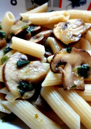 Una foto de Fideos con portobellos