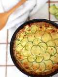 Crostata formaggio e zucchine con pane di recupero