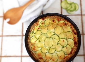 Foto di Crostata formaggio e zucchine con pane di recupero