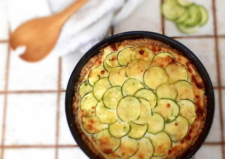 Crostata formaggio e zucchine in crosta di pane di recupero