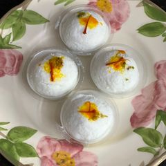 A picture of Kaccha Golla Kesar Sandesh.