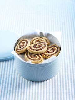 صورة لوصفة رولات التمر والجوز