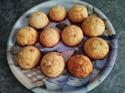 Una foto de galletas de coco rallado y harina de almendra