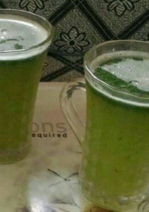 A picture of Mint quick lime mojito.