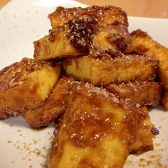 A picture of Thick Fried Tofu with Tasty Sauce.