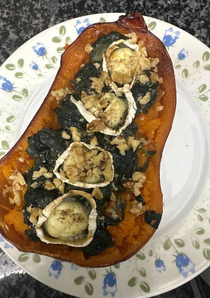 Una foto de 552. Calabaza rellena de espinacas con queso de cabra (principal verdura)