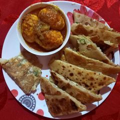 A picture of Muglai anda paratha.