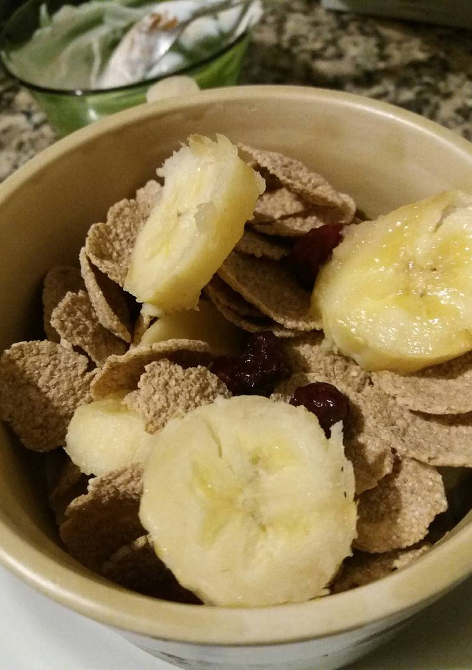 Una foto de Súper desayuno. Fruta, lácteos, cereales, miel