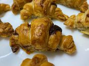 Una foto de croissant de hojaldre chocolate