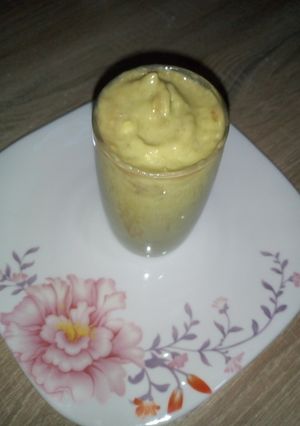 A picture of Banana ovacado smoothie.