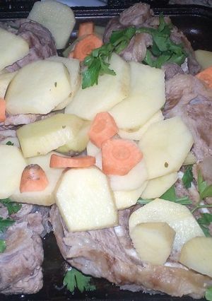 Una foto de Puchero a la plancha con papa económico
