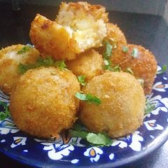 A picture of Potato cheese ball.