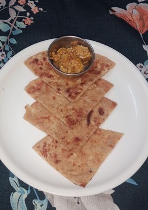 आलू का पराठा (Aloo ka paratha recipe in hindi) रेसिपी मुख्य फोटो