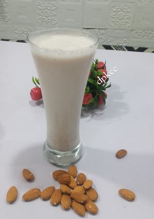 A picture of Almond Milk.