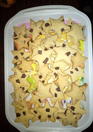 A picture of Cookies with chocolate chips.