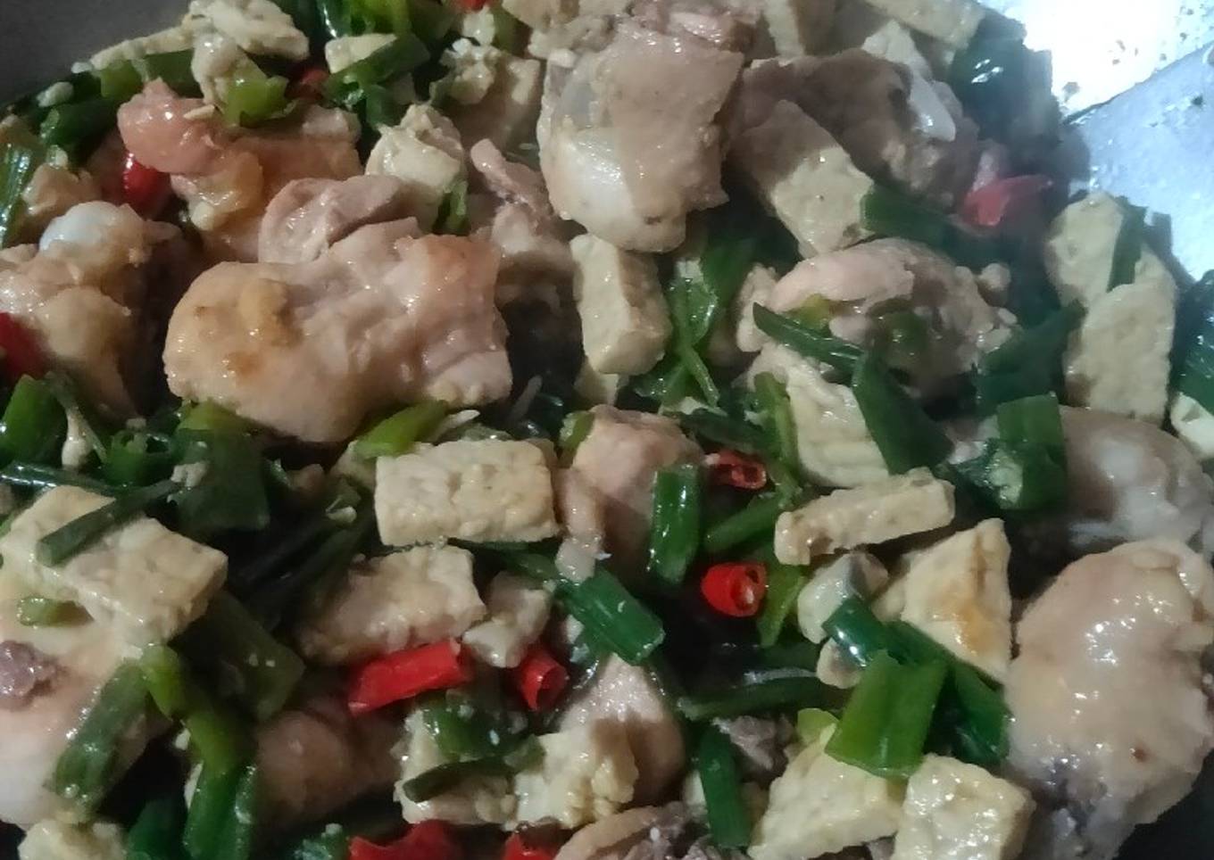 Tumis ayam campur tempe