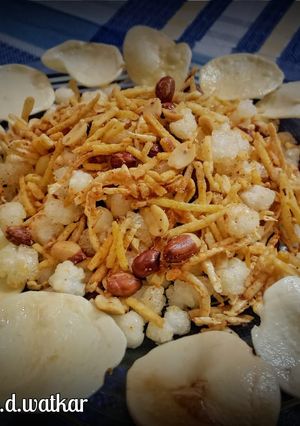 फराळी भेळ😋 (faradi bhel recipe in marathi) रेसिपी चे मुख्य फोटो 