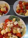 Ensalada de tomate, aceitunas, palmitos y queso