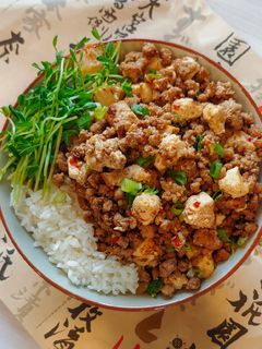 豆瓣醬麻婆豆腐蓋飯 的食譜成品照片