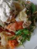 Ensalada súper fresca de verduras, paltas, atún y queso dambo