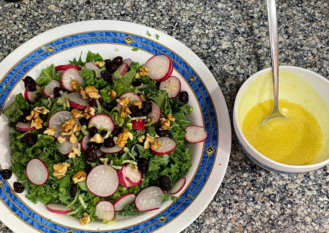 Ensalada de Kale y quinoa con vinagreta de mostaza