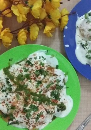 A picture of Dahi Bhalle Dahi Wada.