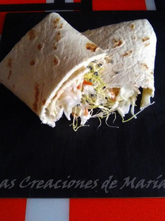 Una foto de Wrap relleno de ensalada de verduras
