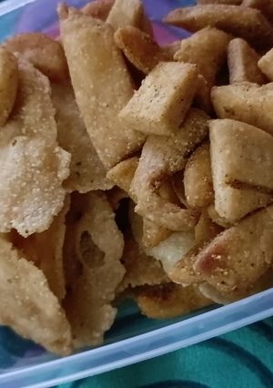A picture of Namak pare.