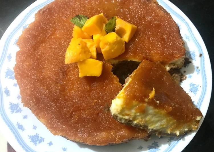 Baked mango cheesecake