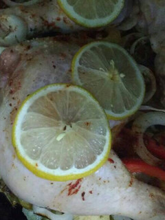 Una foto de Pata muslo con verduras al horno