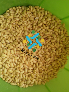 A picture of How to wash soya beans properly.