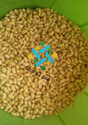 A picture of How to wash soya beans properly.