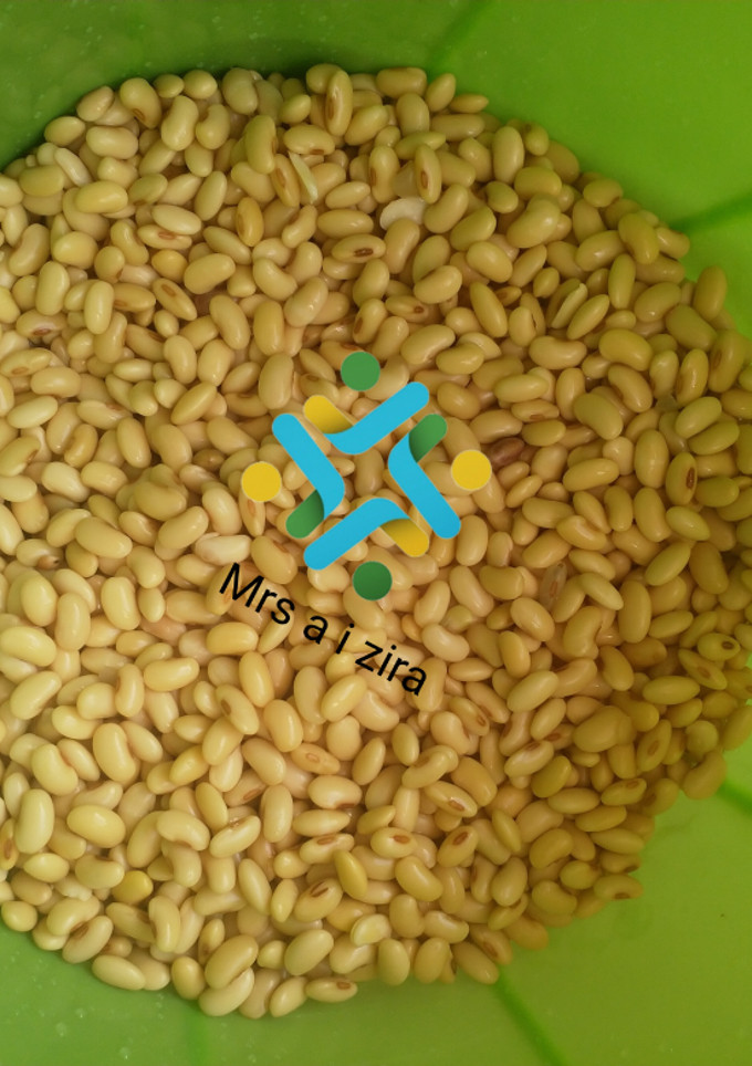A picture of How to wash soya beans properly.