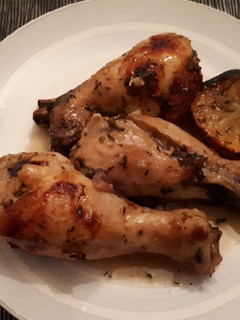 Una foto de Pollo con limón y tomillo