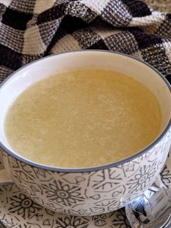 Una foto de Caldo de Pollo Casero
