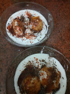 दही भल्ला (dahi bhalla recipe in Hindi) रेसिपी मुख्य फोटो