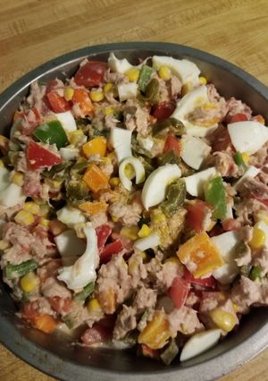 A picture of Tuna & Bell Peppers Salad w/ Egg Whites.