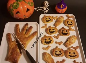 Foto di Dolcetti per Halloween con pasta sfoglia ripieni di confettura