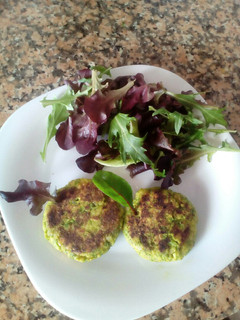 Una foto de Hamburguesas de brócoli, garbanzo y arroz integral