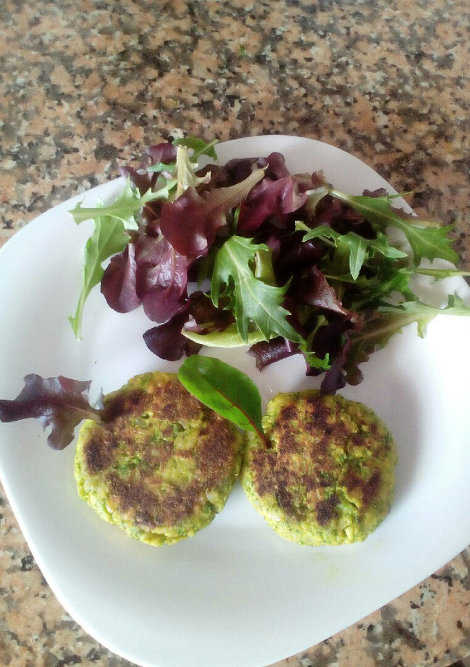 Una foto de Hamburguesas de brócoli, garbanzo y arroz integral