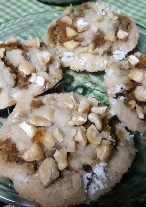 A picture of Coconut stuffed halwa.